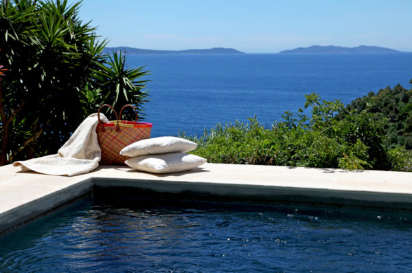 Piscine à la Maison de Constance sur la côte varoise