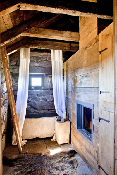 Salle de bains, Buron de la Chambe, Cantal, Auvergne.