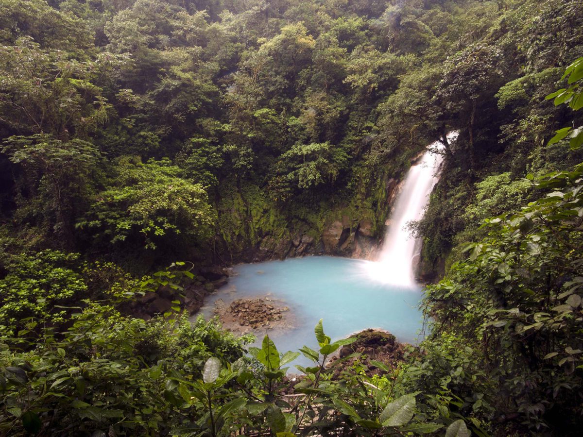 Cascade du Rio Celeste, dans le Parc National du volcan Tenorio au Costa Rica