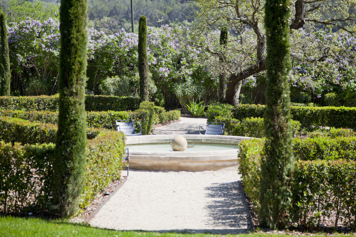 Le parc du Domaine de Fontenille, dans le Luberon