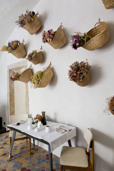 Salle des petits déjeuners, maison Le 35 Mai en Ardèche. © Elodie Rothan