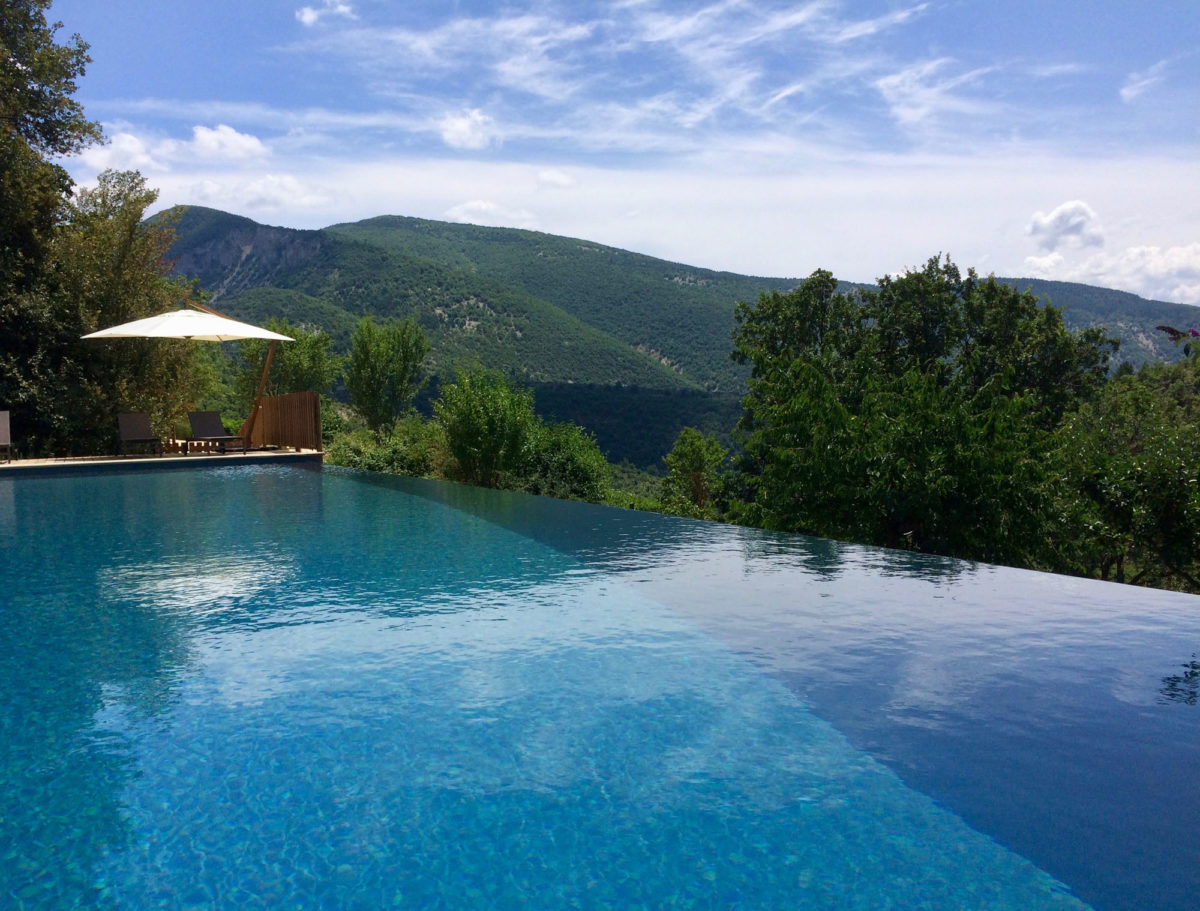 La piscine, L'Osclaye, dans la Drôme provençale. © L'Osclaye