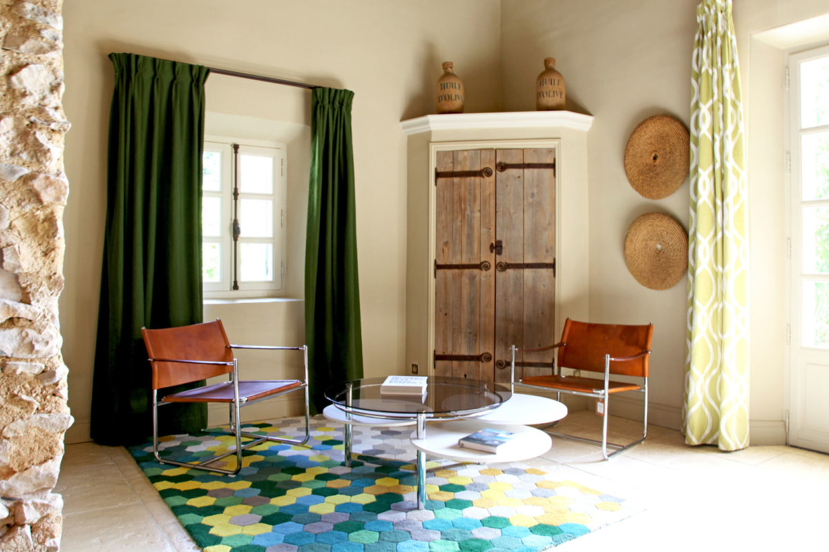 Salon de la suite "le Moulin" de l'hôtel Le Hameau des Baux, Alpilles, Provence.